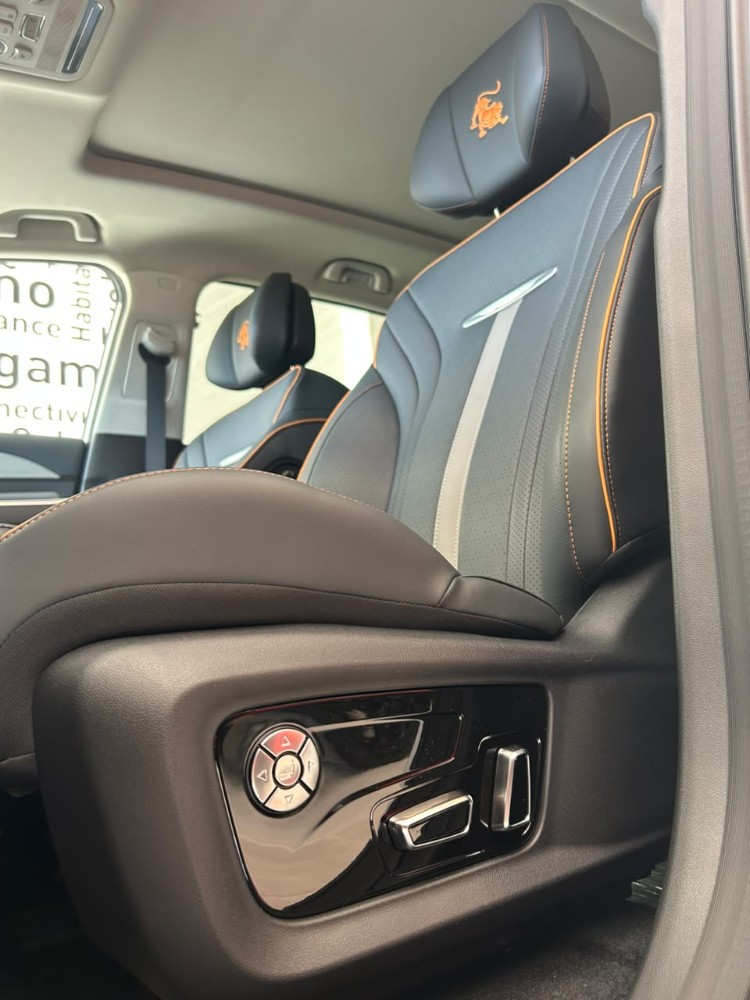 Forthing U-TOUR Van 1,5 T 7AT 7asientos Hybrid — foto 11